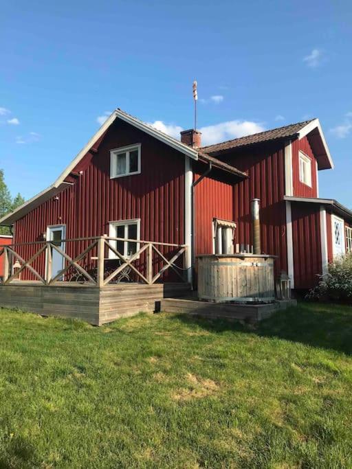Warm Beheiztes Gemuetliches Haus In Der Natur Sunne Exterior photo