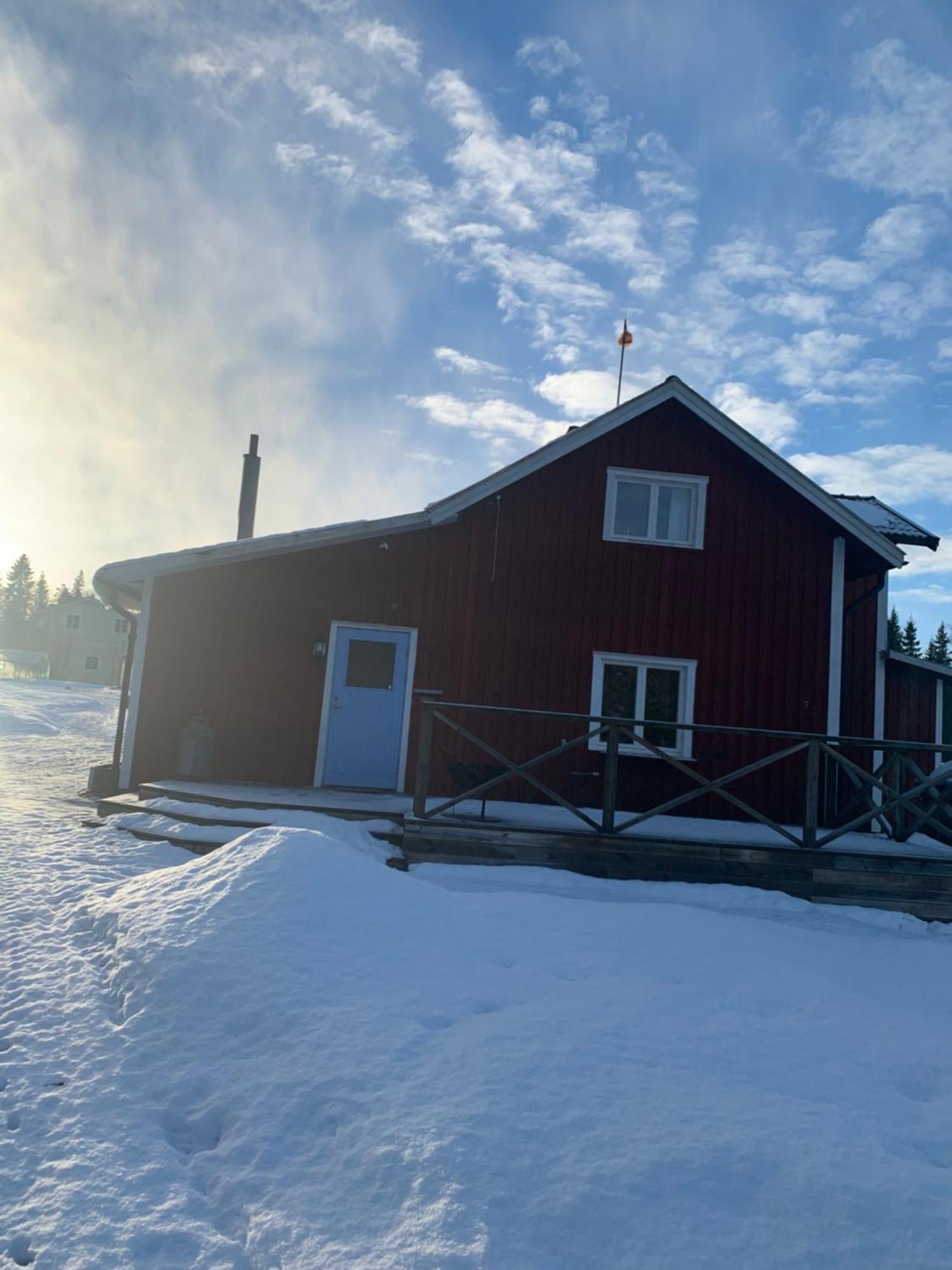 Warm Beheiztes Gemuetliches Haus In Der Natur Sunne Exterior photo